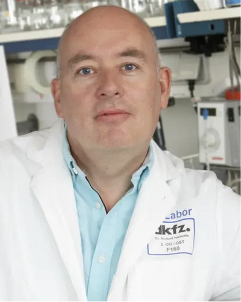 Head Shot of Richard Harbottle, PhD, Group Leader, DNA Vector Group Leader